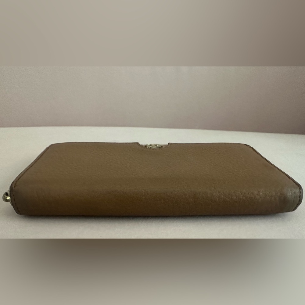 Tory Burch Robinson Pebbled Leather Zip Around Wallet - Picture 4 of 8